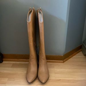 BRAND NEW BEIGE BOOTS  MEMORY FOAM SIZE 9.5! NO BOX. NWT. SMOKE FREE HOME!